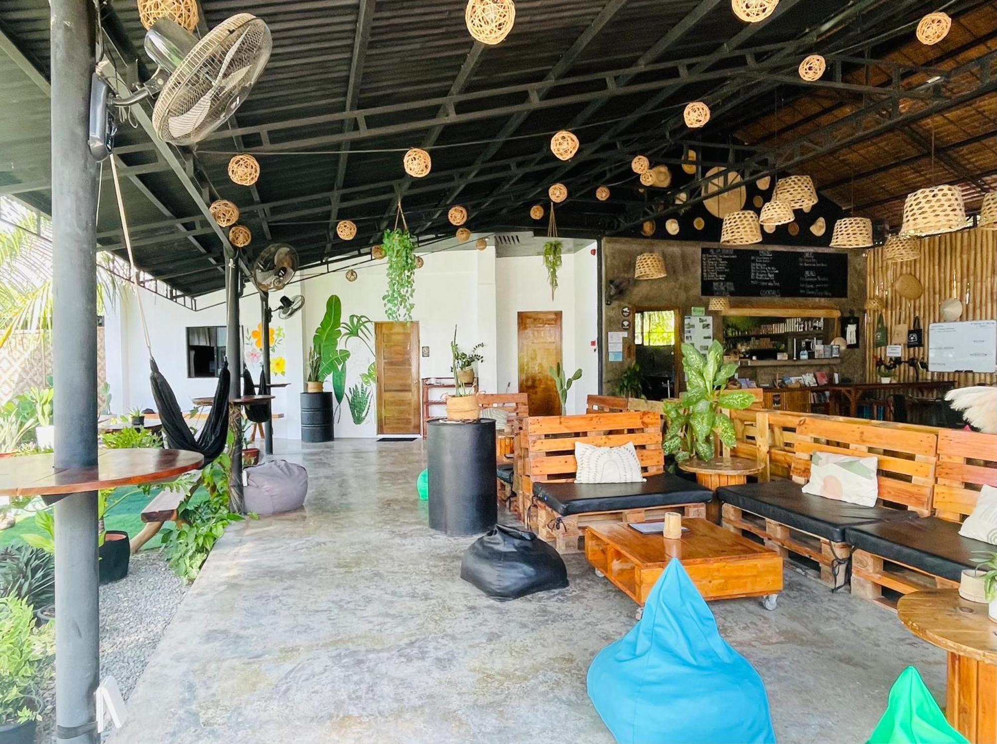 Maayong Hostel (Adults Only) Moalboal Esterno foto