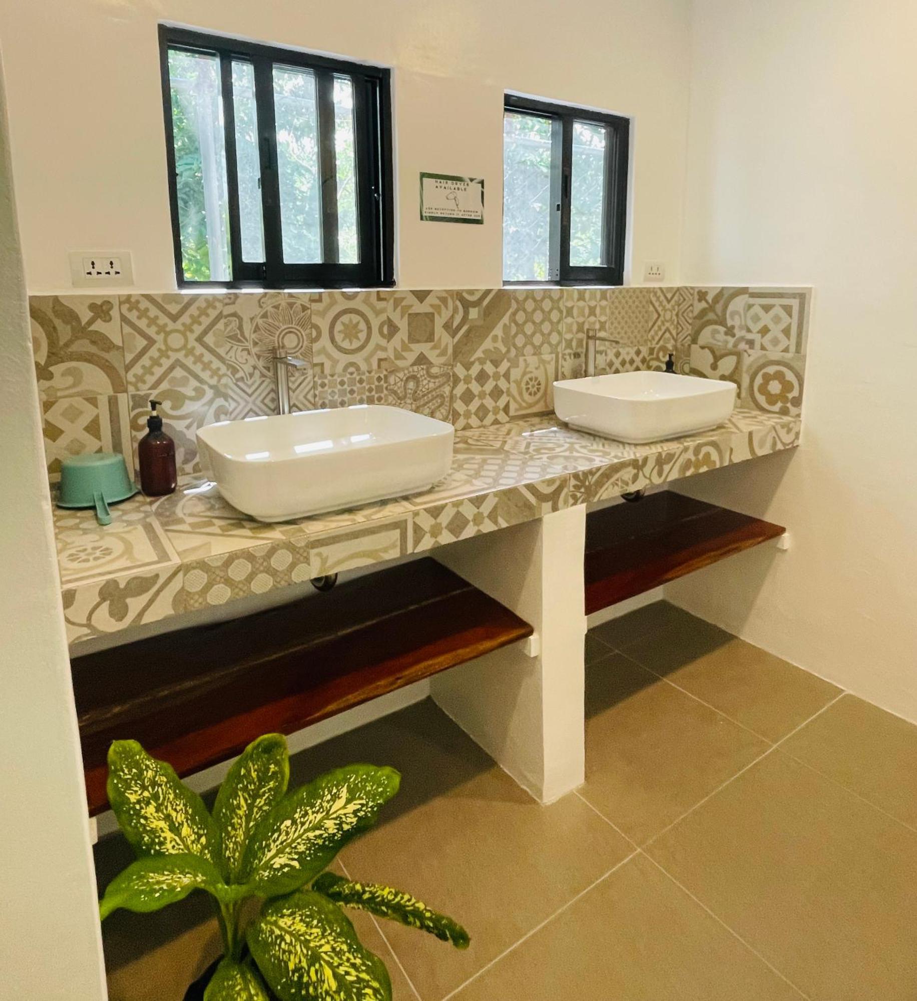 Maayong Hostel (Adults Only) Moalboal Esterno foto